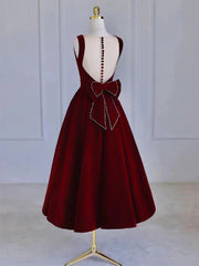 Vestido de fiesta de terciopelo rojo vino con corte A y largo hasta la rodilla 