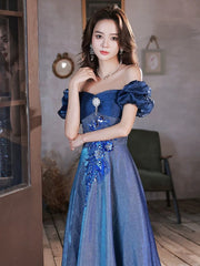 Vestido de fiesta azul de corte A con escote en forma de corazón y mangas cortas 