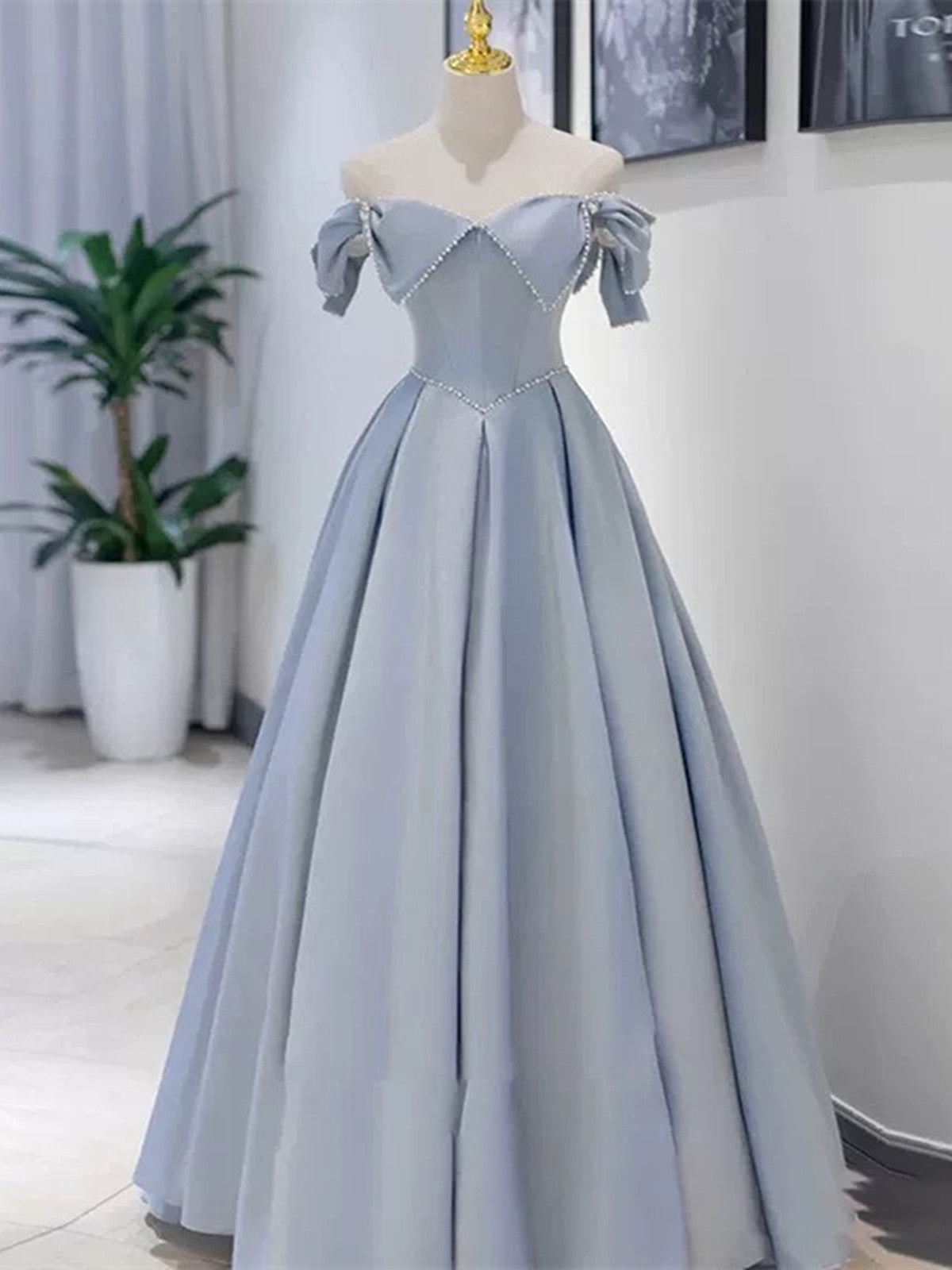 Vestido de fiesta de satén azul con cuentas y hombros descubiertos, corte A 