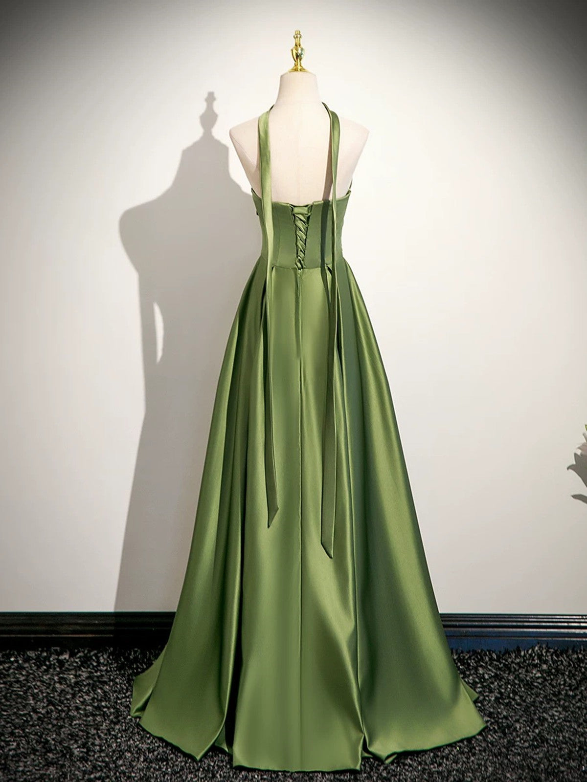 Vestido de noche sencillo de satén verde de corte A 
