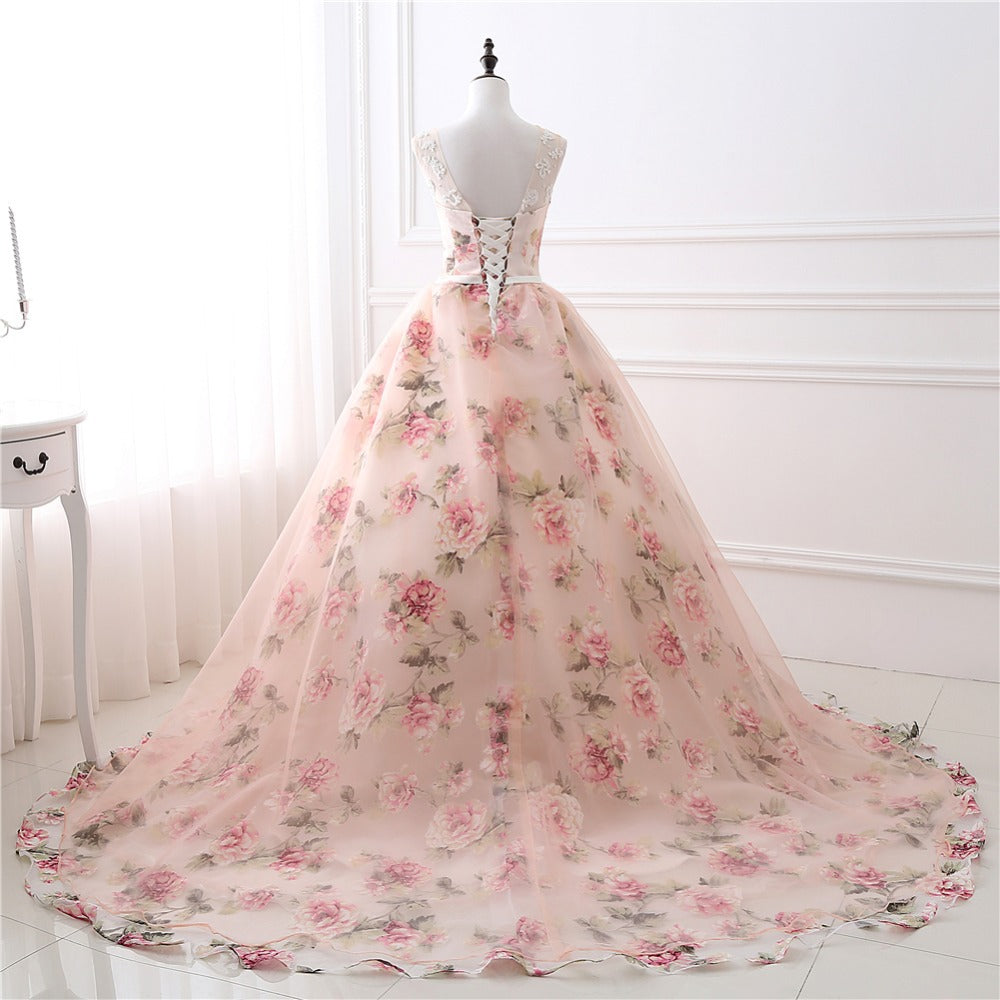 Hermoso vestido formal de organza con flores y encaje 