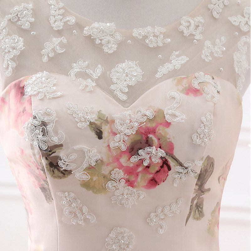 Hermoso vestido formal de organza con flores y encaje 