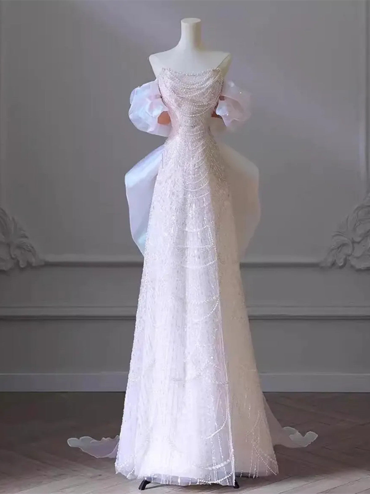 Vestido de fiesta de encaje rosa sin tirantes y con cuentas en forma de A 