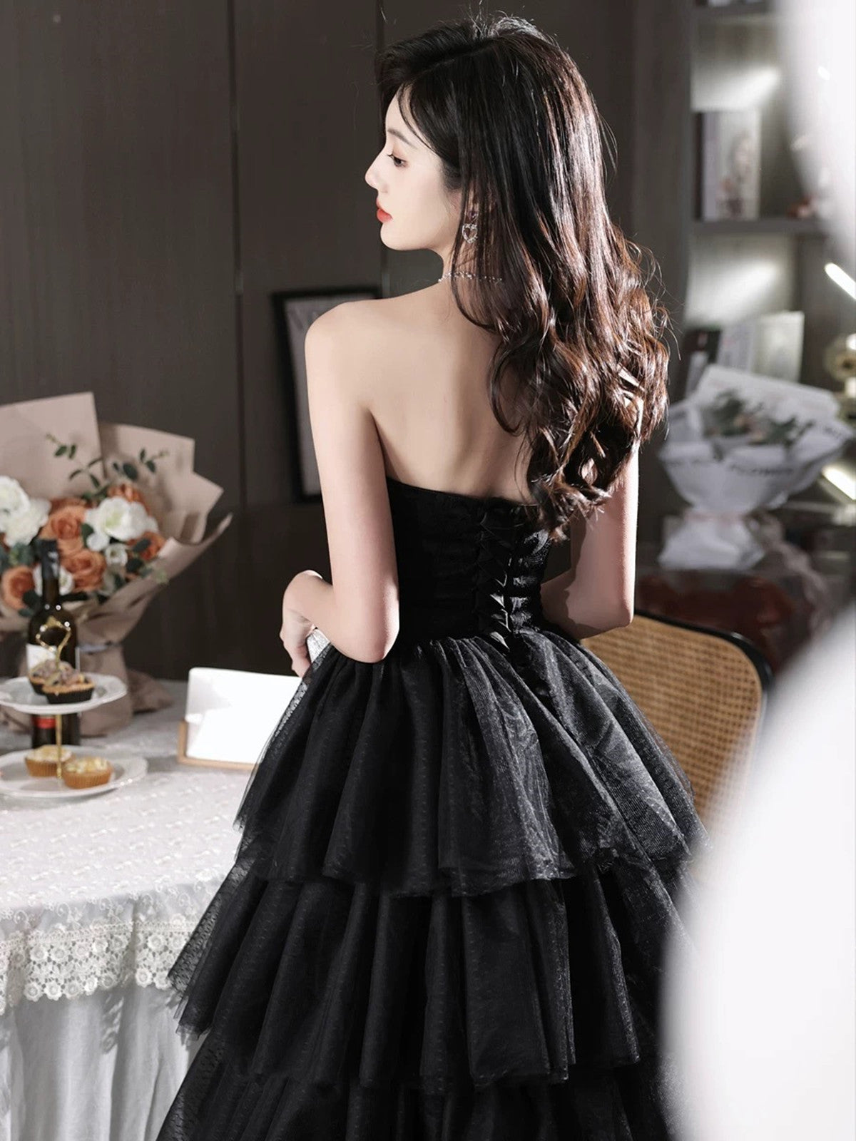 Vestido de fiesta largo con capas de tul negro 