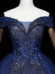 Vestido de fiesta azul marino con hombros descubiertos y tul 