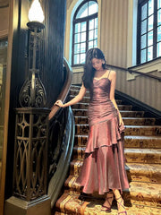 Precioso vestido formal largo de sirena con tirantes de satén morado 