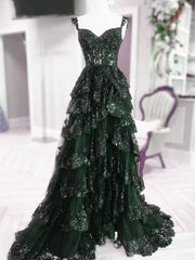 Precioso vestido de fiesta de capas de tul verde con tirantes de encaje 