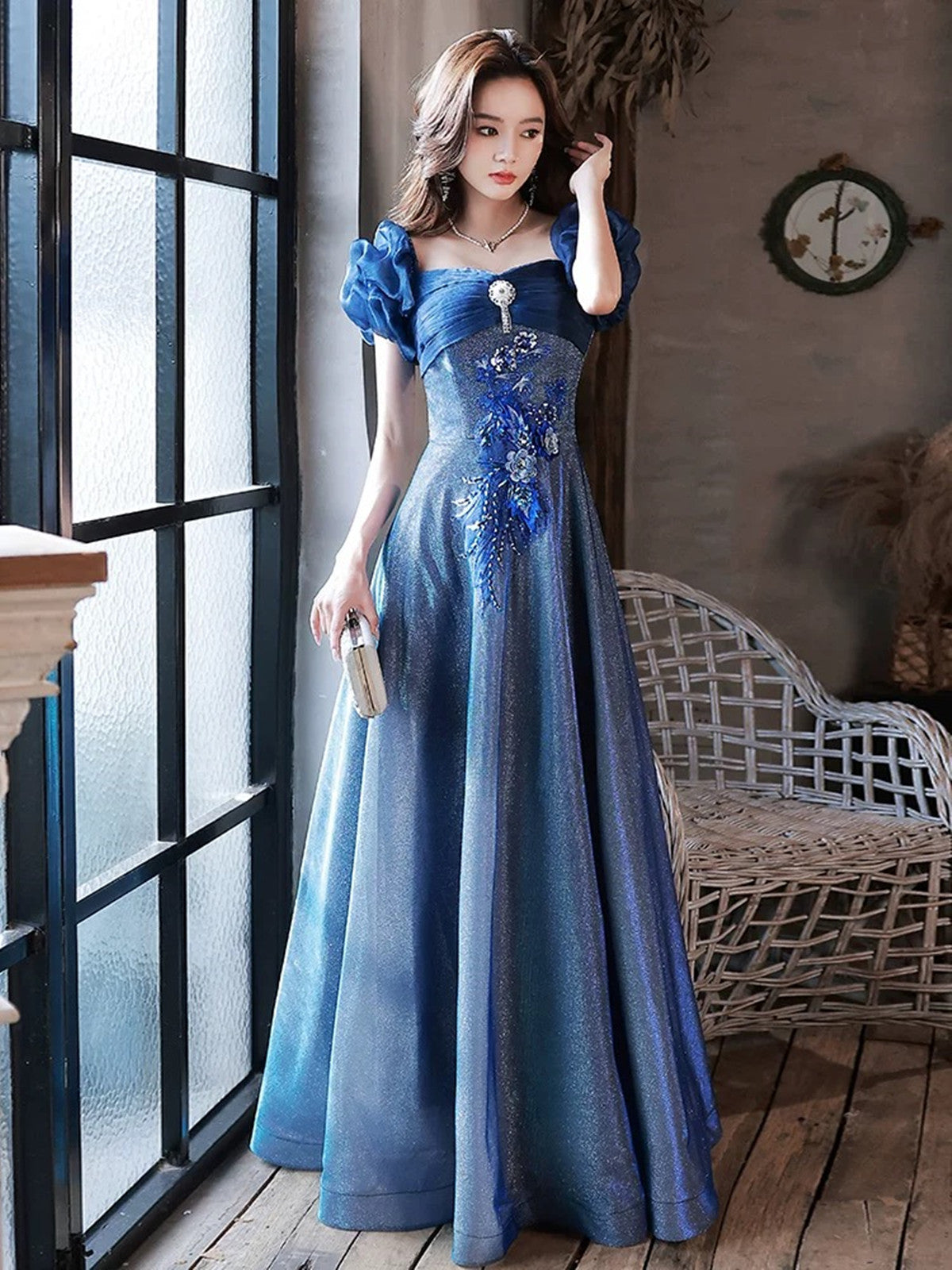 Vestido de fiesta azul de corte A con escote en forma de corazón y mangas cortas 
