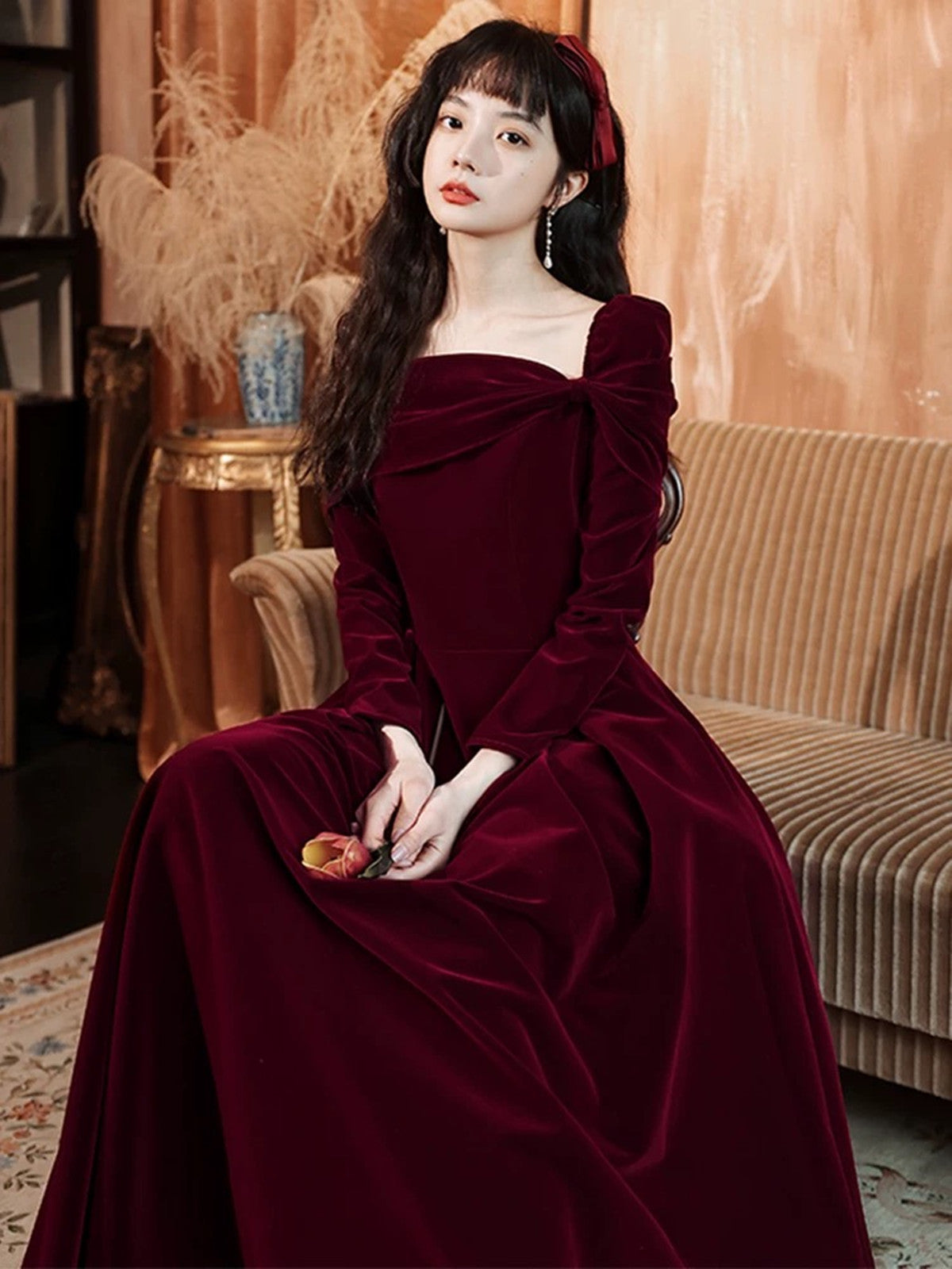 Vestido de fiesta de boda de terciopelo con mangas largas en color rojo vino 