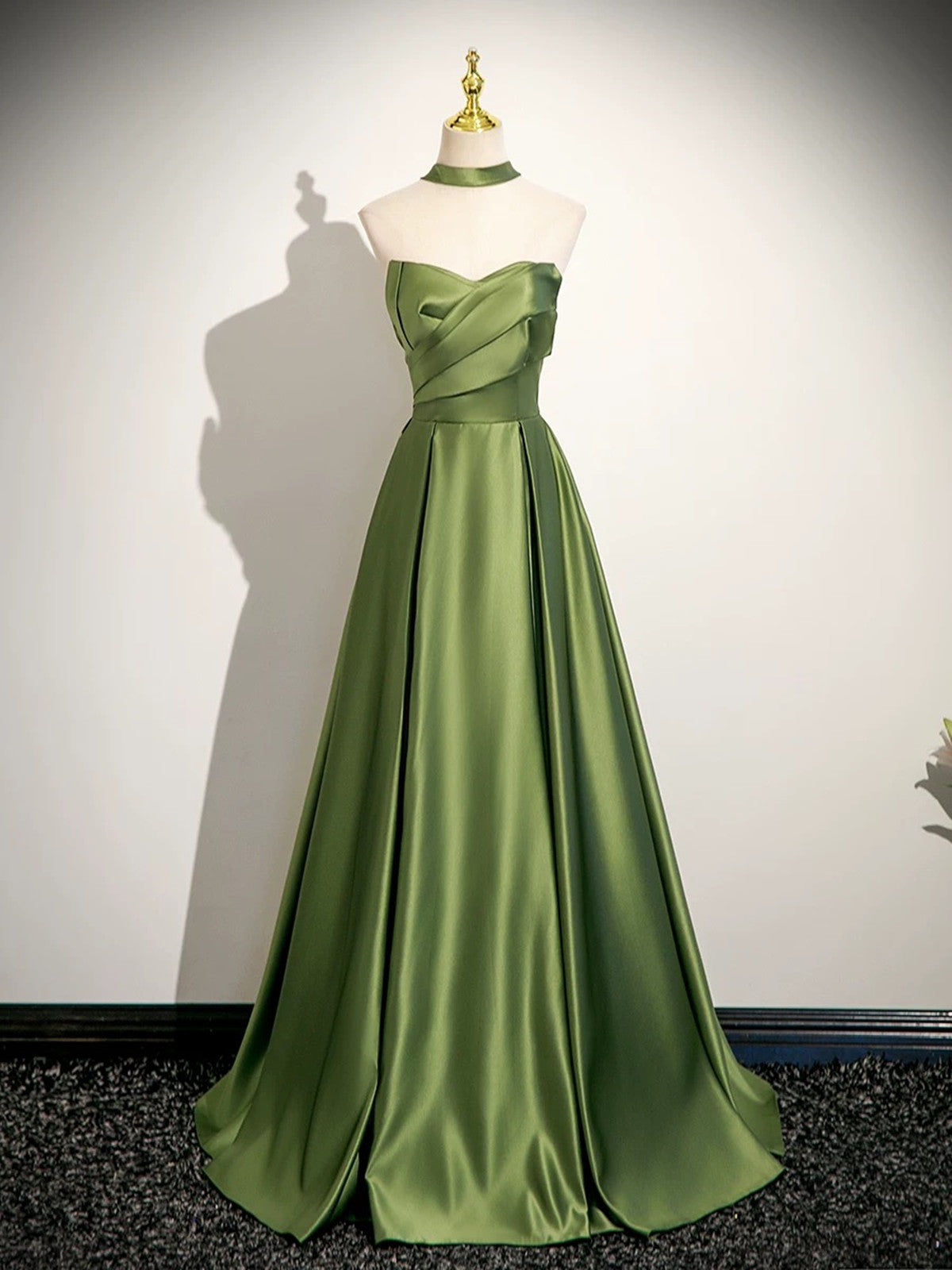 Vestido de noche sencillo de satén verde de corte A 