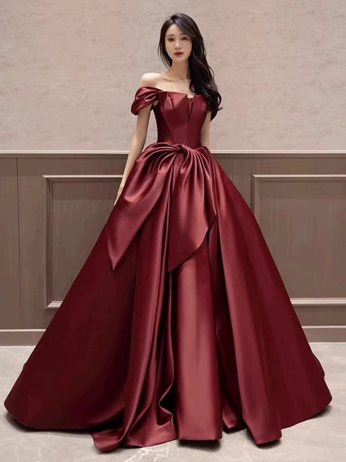 Vestido de fiesta de satén rojo vino, corte A, largo hasta el suelo, hombros descubiertos 