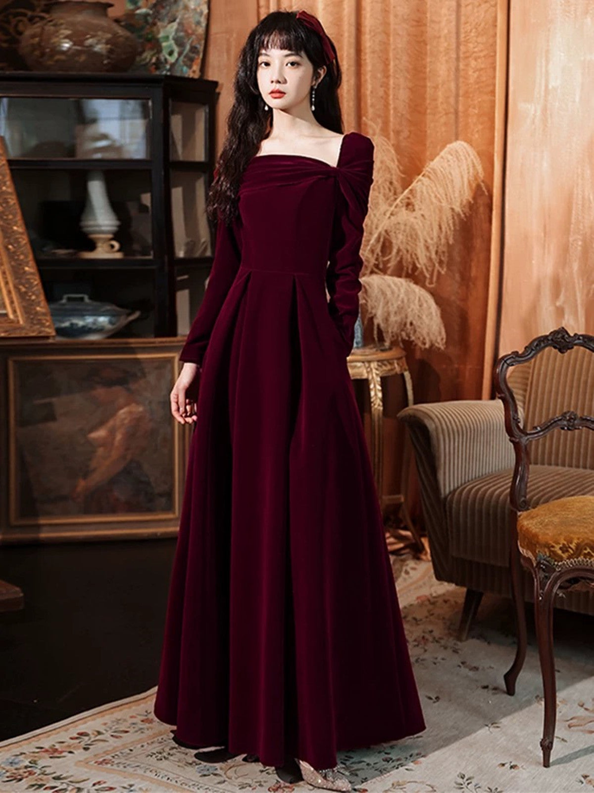 Vestido de fiesta de boda de terciopelo con mangas largas en color rojo vino 