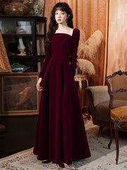 Vestido de fiesta de boda de terciopelo con mangas largas en color rojo vino 