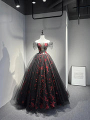 Vestido formal de tul negro y rojo con hombros descubiertos y corte A 