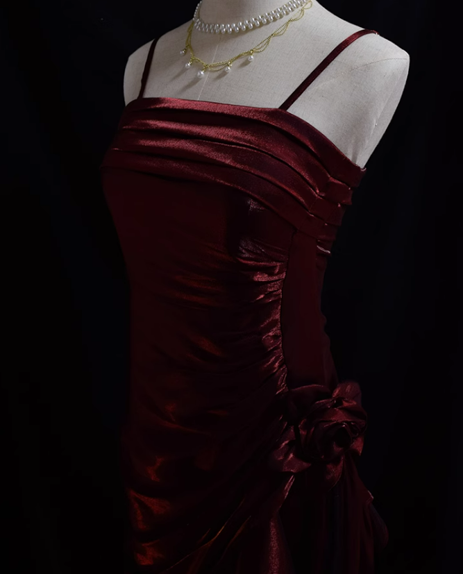 Vestido de fiesta de sirena con tirantes altos y bajos de satén 