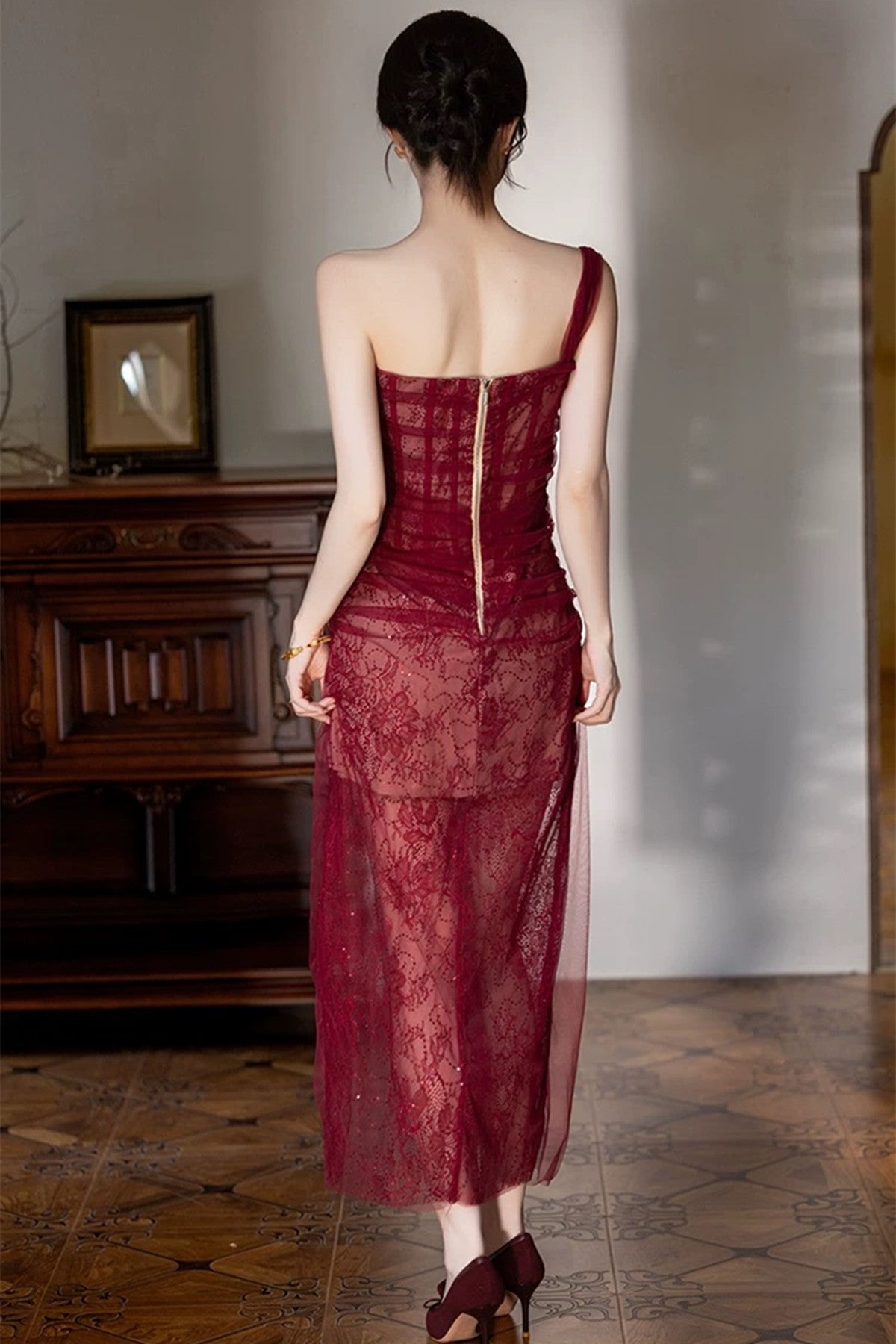 Vestido de fiesta de un solo hombro de tul y encaje rojo vino 