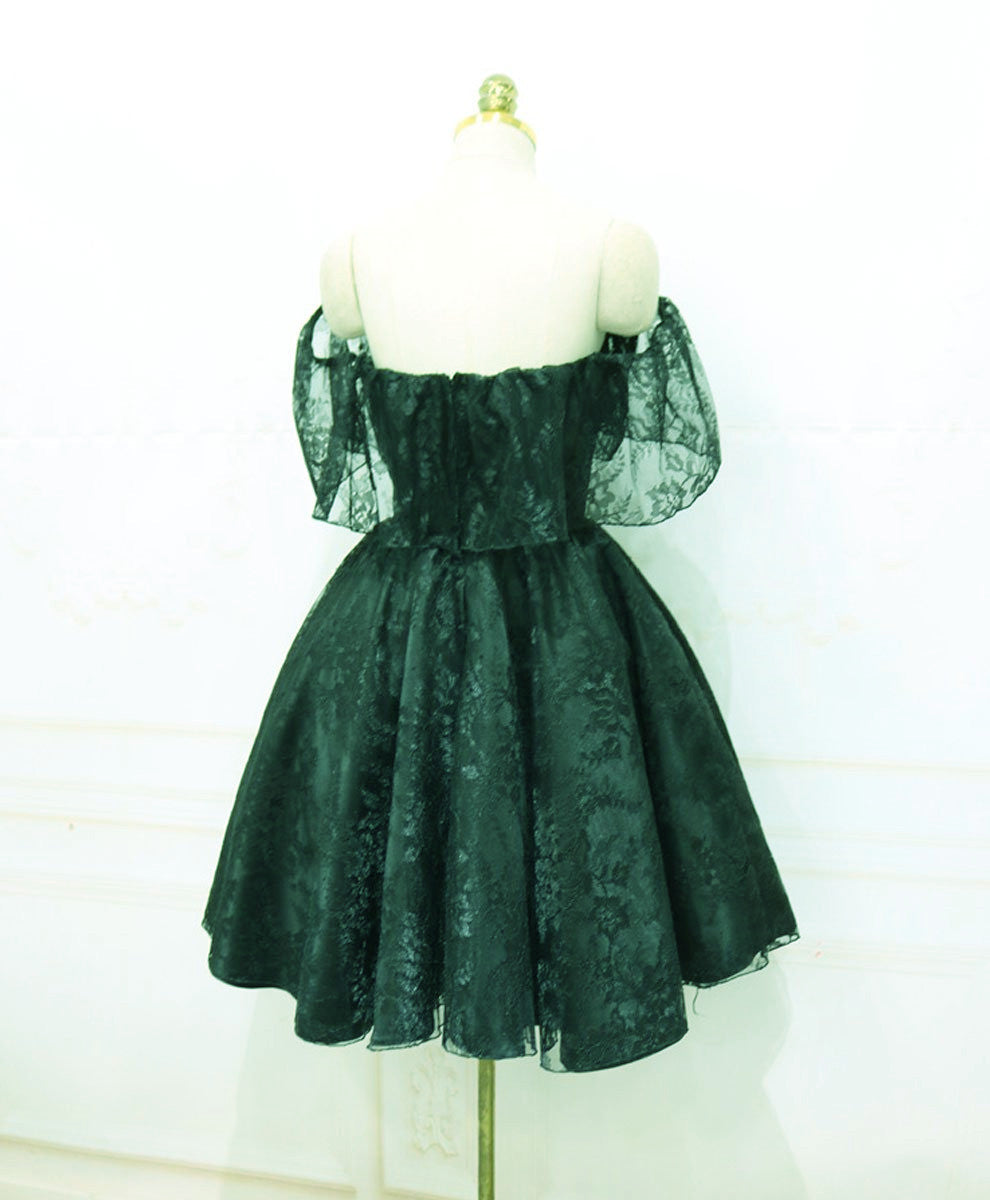 Hermoso vestido de fiesta corto con hombros descubiertos y encaje verde oscuro 
