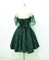 Hermoso vestido de fiesta corto con hombros descubiertos y encaje verde oscuro 