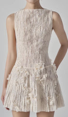 Darda Chic Beige Floral Lace Mini Dress