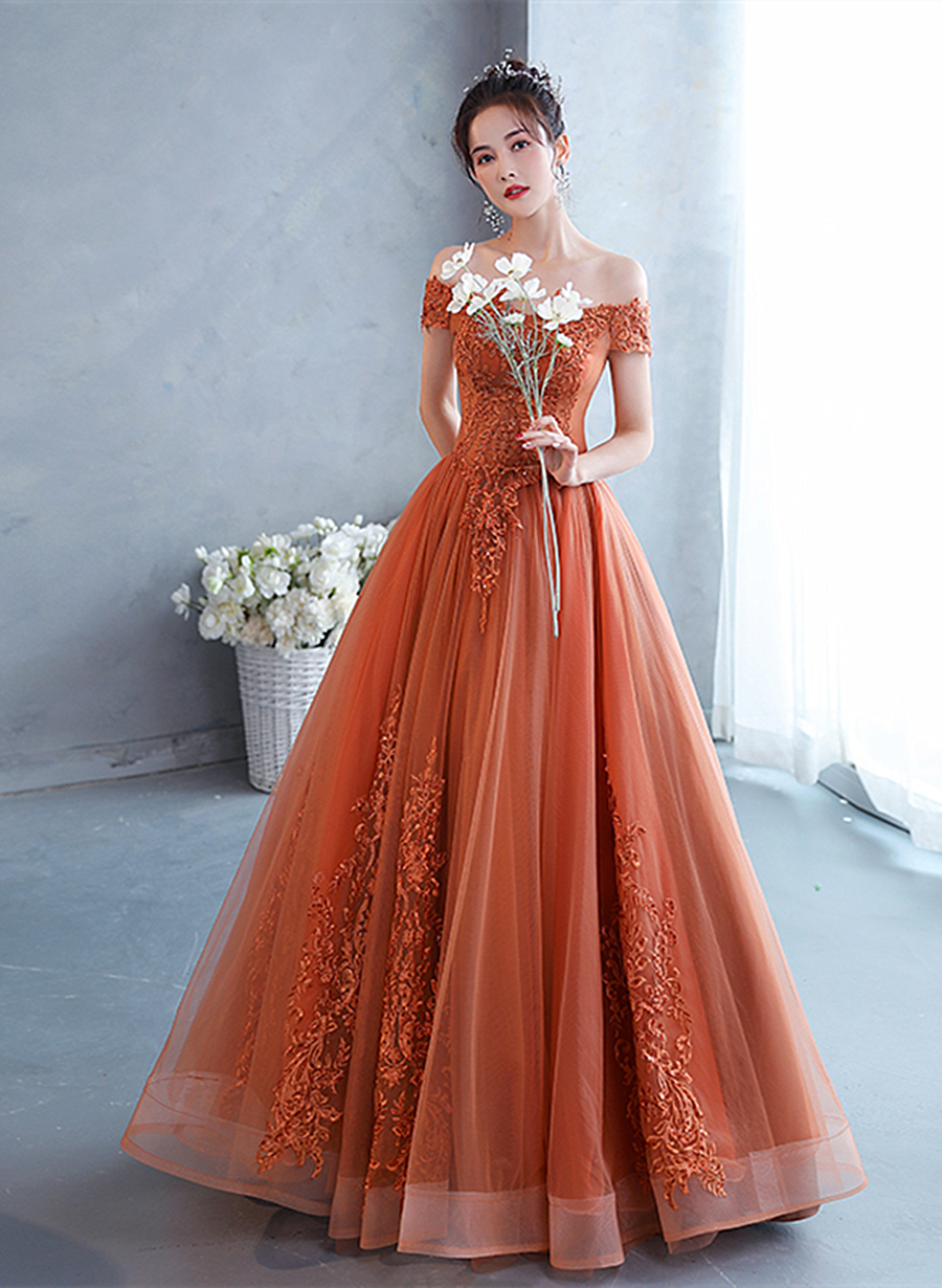 Vestido formal largo de tul con escote en forma de corazón y encaje con hombros descubiertos 
