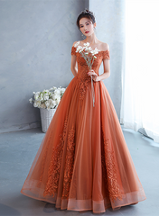 Vestido formal largo de tul con escote en forma de corazón y encaje con hombros descubiertos 