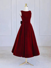 Vestido de fiesta de terciopelo rojo vino con corte A y largo hasta la rodilla 