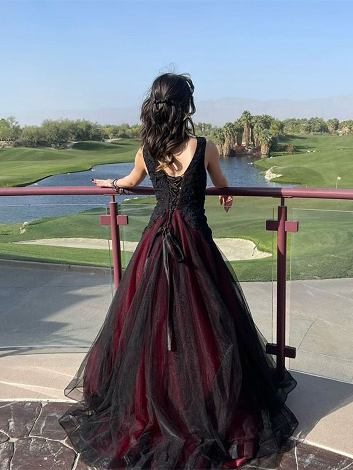 Vestido formal largo con cuentas, escote en V, negro y rojo 