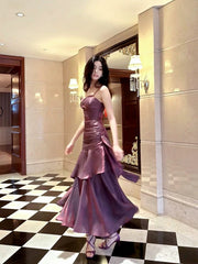 Precioso vestido formal largo de sirena con tirantes de satén morado 