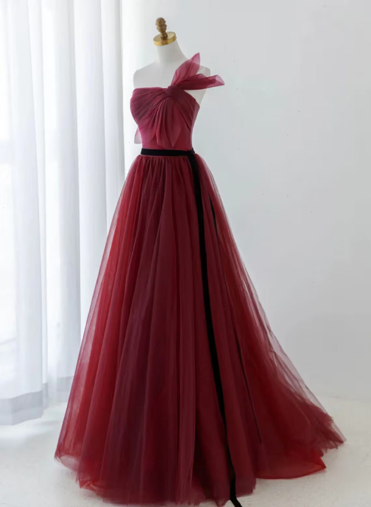 Vestido de fiesta formal de tul rojo vino con corte A 