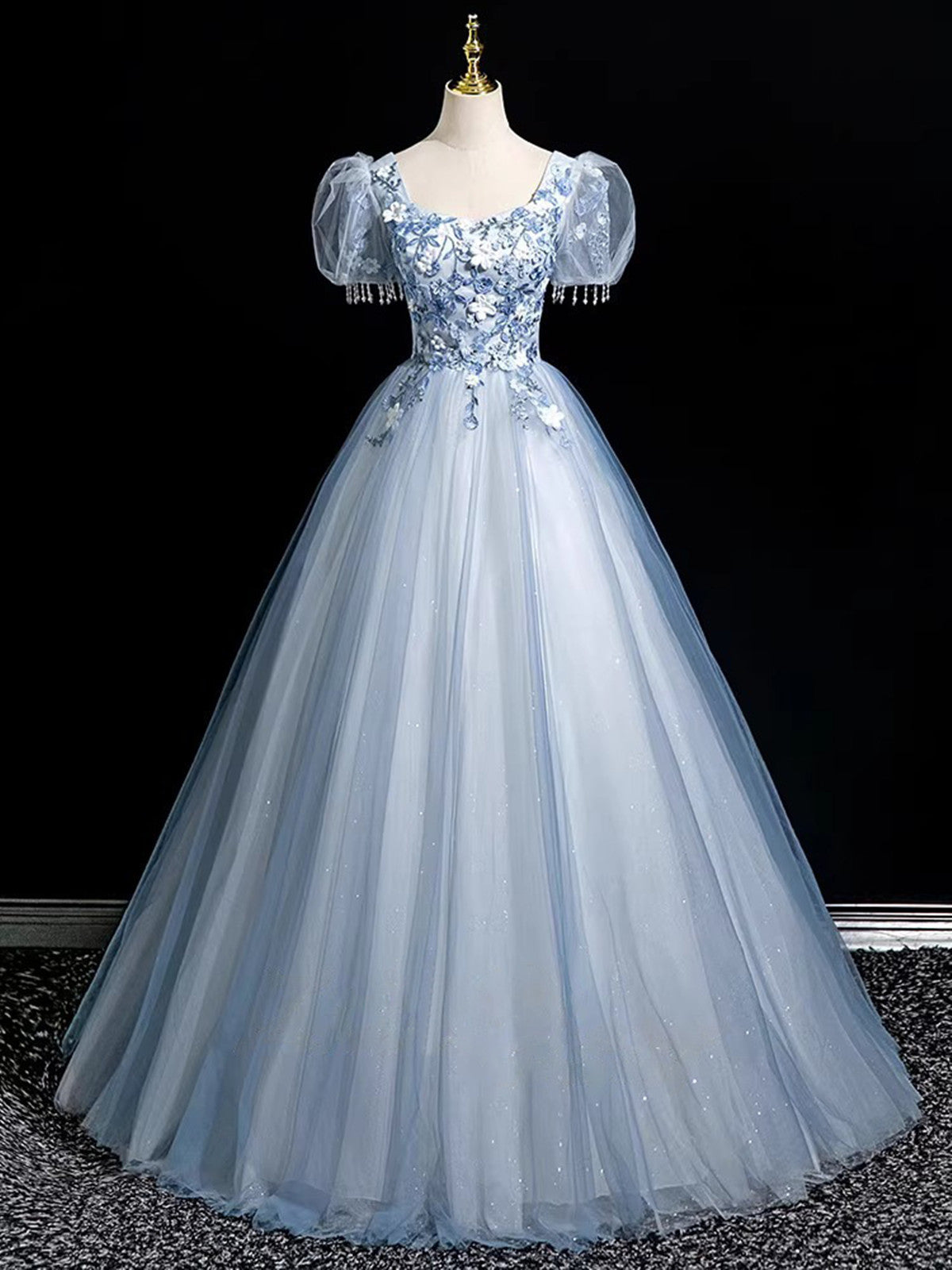 Vestido de fiesta de tul azul claro con encaje y mangas cortas 