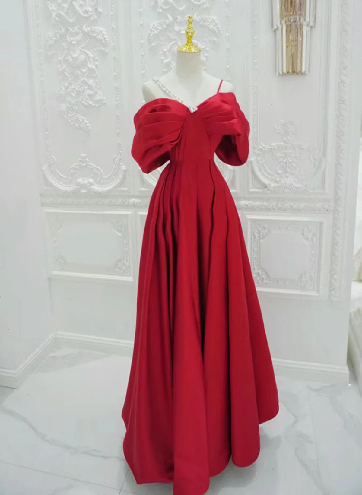 Bonito vestido de fiesta largo sencillo de corte A en color rojo 