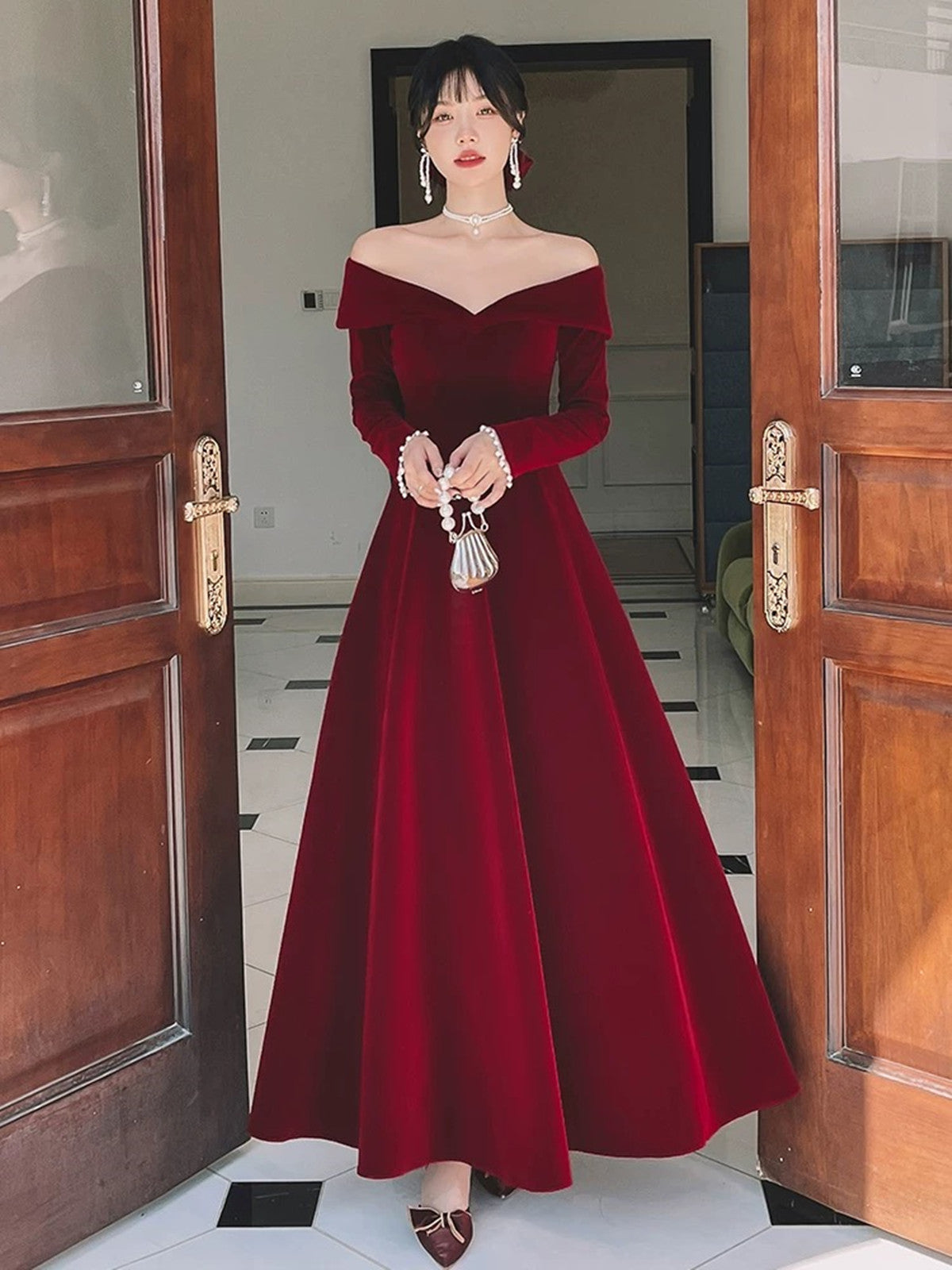 Vestido de noche de terciopelo rojo vino con mangas largas y corte A 