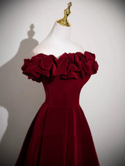 Vestido de fiesta de terciopelo rojo vino con hombros descubiertos, corte A y largo hasta el suelo 