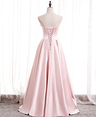 Vestido de fiesta largo de satén rosa con perlas 