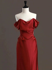 Vestido de fiesta sencillo hasta el suelo con hombros descubiertos y satén rojo vino 