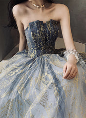 Hermoso vestido de fiesta largo de tul azul con cuentas y corte en A 