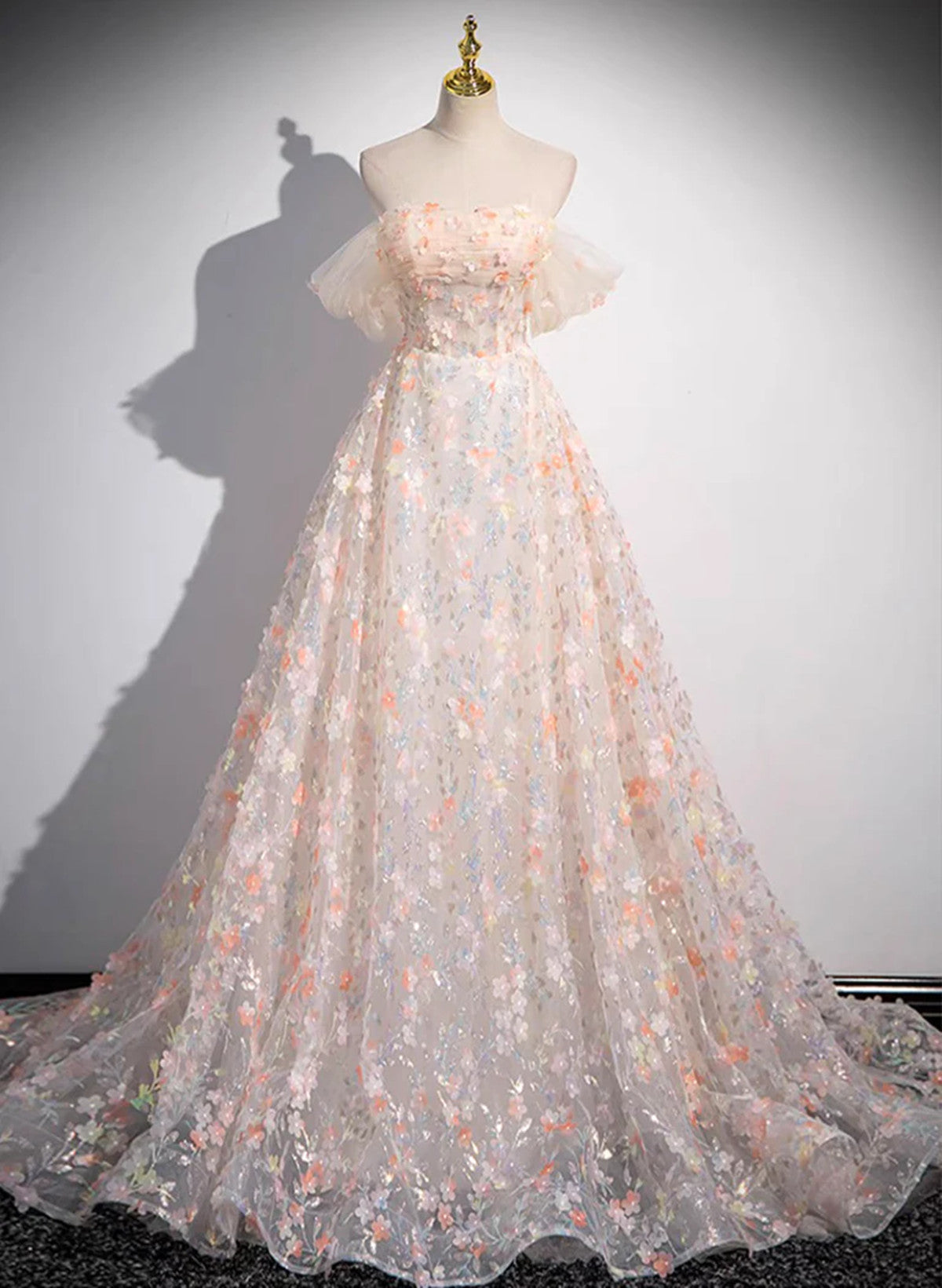 Vestido formal de encaje con flores y hombros descubiertos en forma de A 