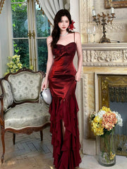 Vestido de noche largo de sirena de satén y gasa color rojo vino 