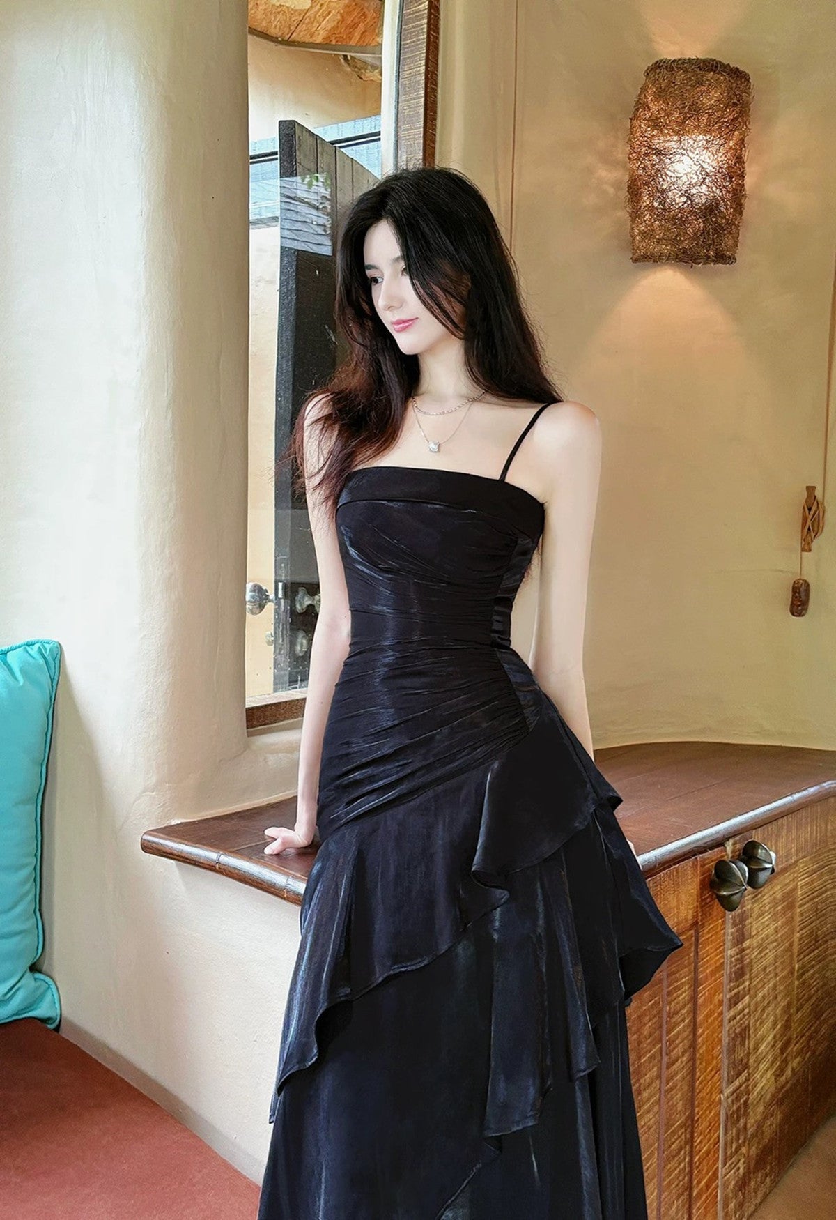 Vestido de fiesta largo elegante con tirantes de sirena de satén negro 