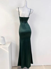 Vestido de fiesta largo de satén verde con tirantes de sirena y abertura en la pierna 