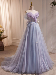 Vestido formal largo morado claro con escote en forma de corazón y hombros descubiertos 