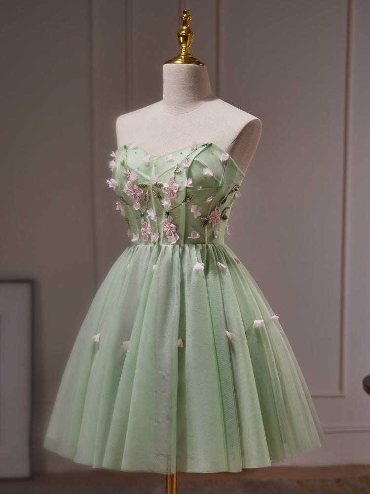 Lindo vestido de fiesta corto de tul con escote en forma de corazón 