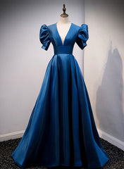 Vestido de fiesta largo de satén azul con mangas cortas 