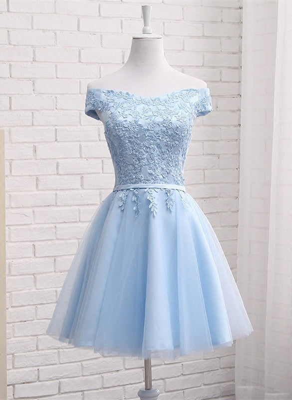 Hermoso vestido de fiesta de tul azul claro con hombros descubiertos 