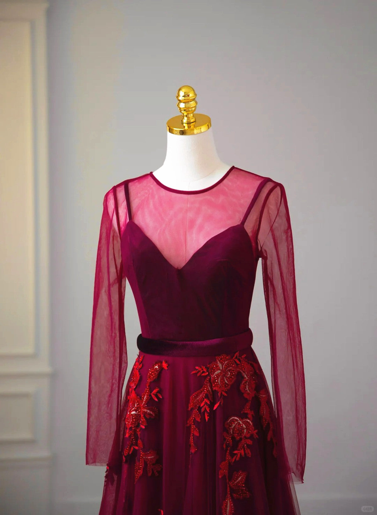 Vestido de fiesta largo de tul y terciopelo rojo vino con corte A 
