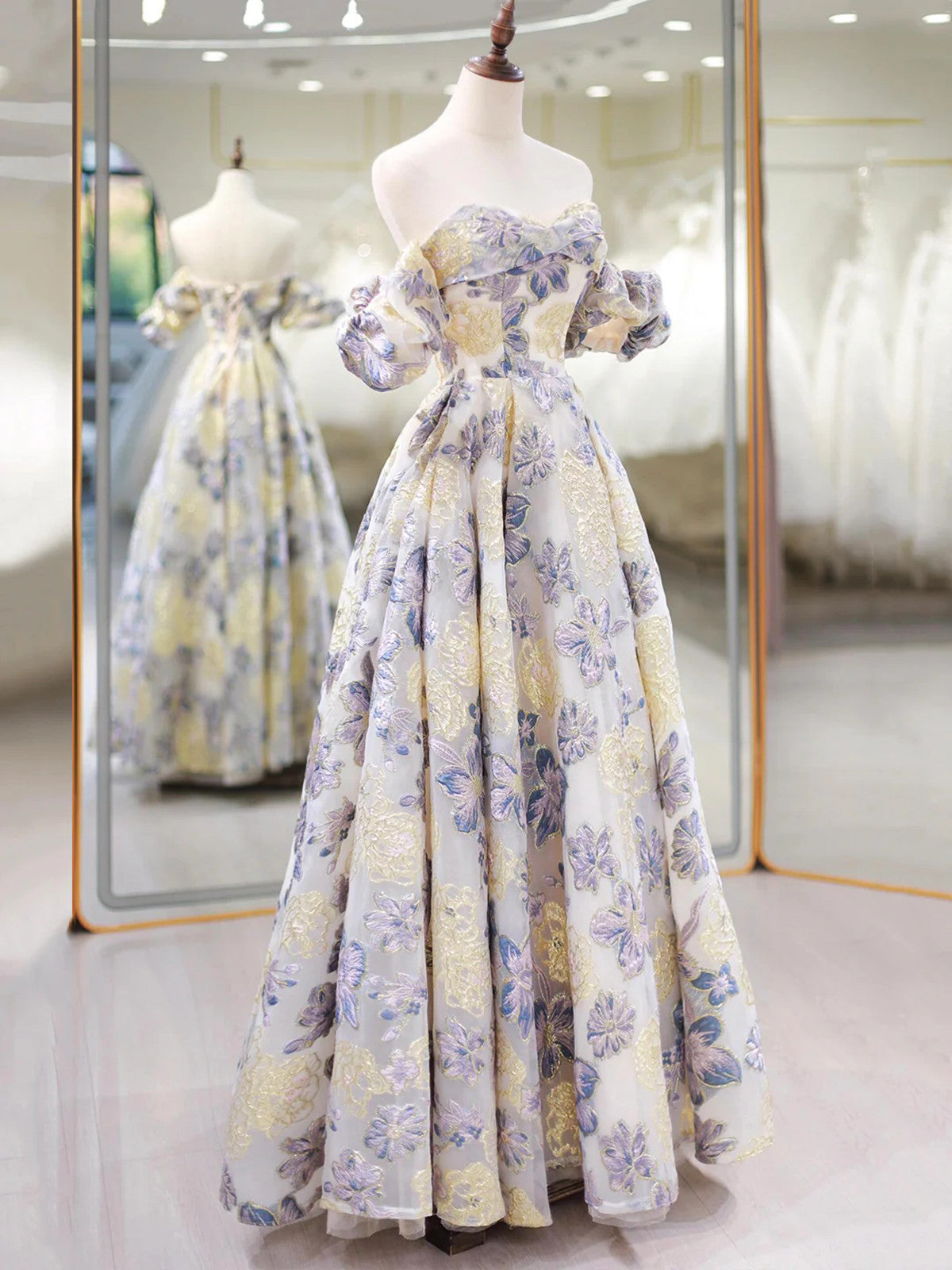 Lindo vestido de fiesta largo con escote en forma de A y encaje floral 
