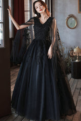 Black Tulle V-neckline Party Dress with Lace Applique