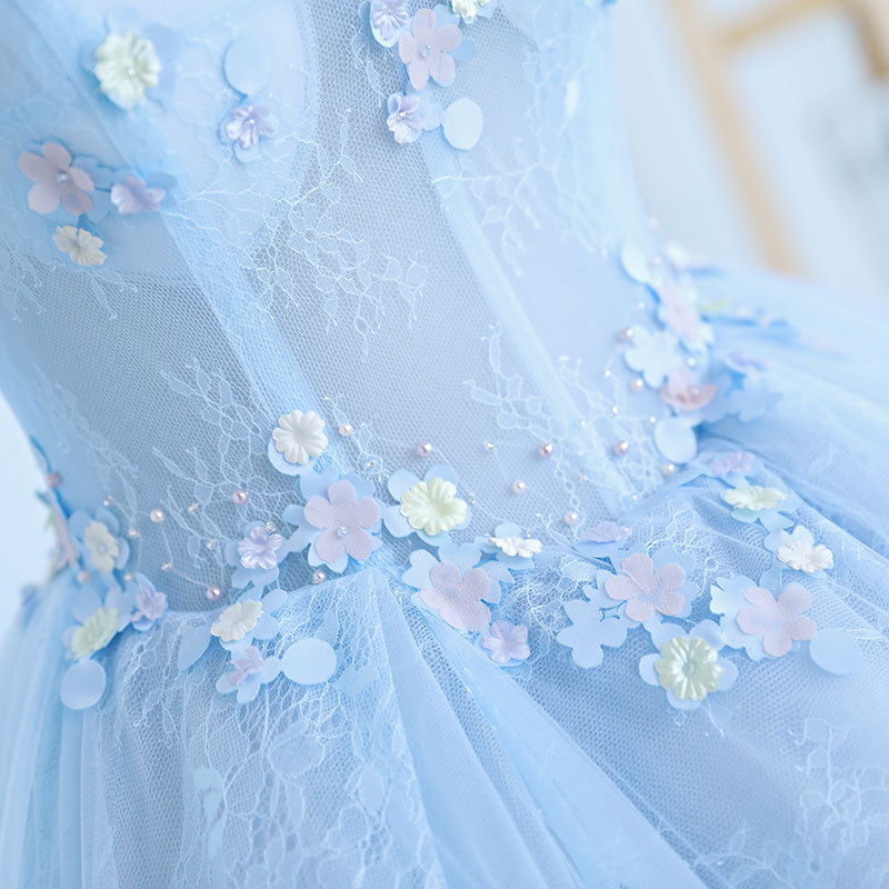 Precioso vestido de fiesta de quinceañera con mangas cortas y encaje azul claro 