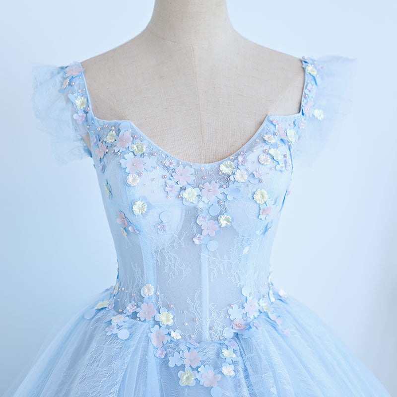 Precioso vestido de fiesta de quinceañera con mangas cortas y encaje azul claro 