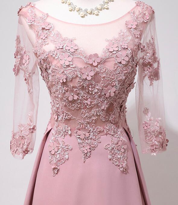 Elegante vestido de fiesta largo con apliques de encaje y mangas largas en color rosa 